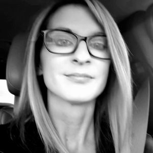 Meet your Posher, Larissa